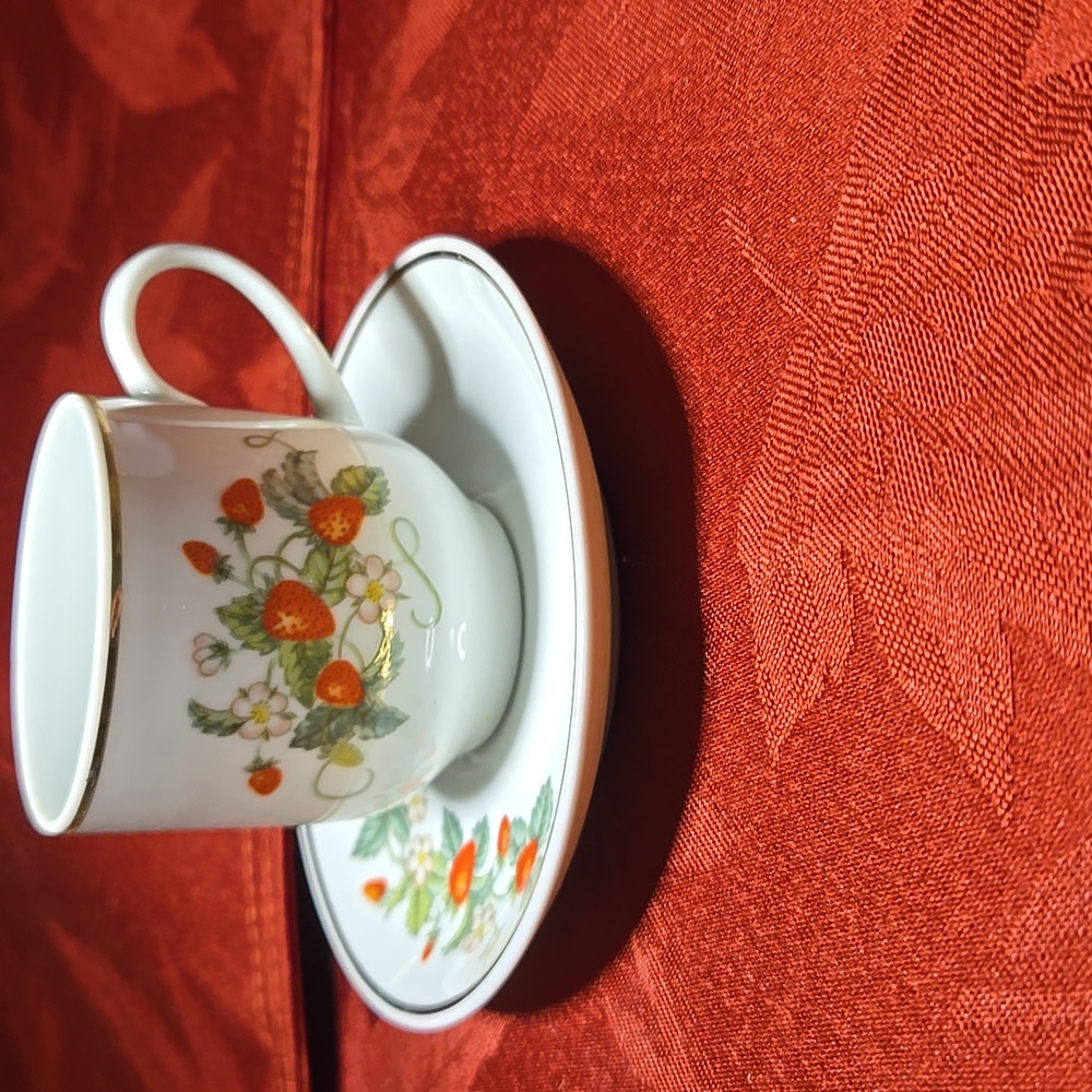 Avon Strawberry Pattern Demi-Cup and Saucer Set Circa 1978 W/ Original Box - Picture 2 of 7